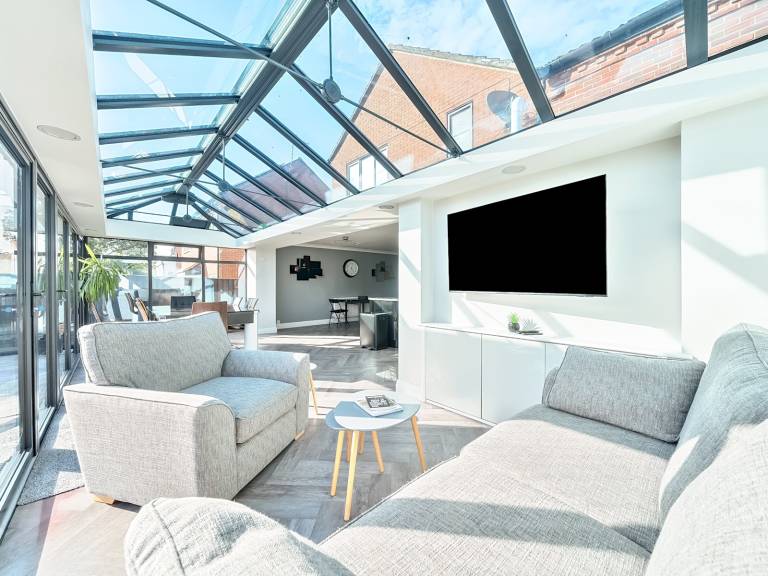 Pass the Keys Large Family Home Parking Oxford