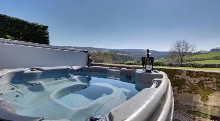 Priesthill HotTub Pool Dog Friendly PeakDistrict in Bakewell