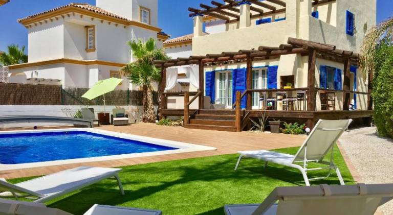Villa with pool | Close to the beach | Pets allowed in Playas