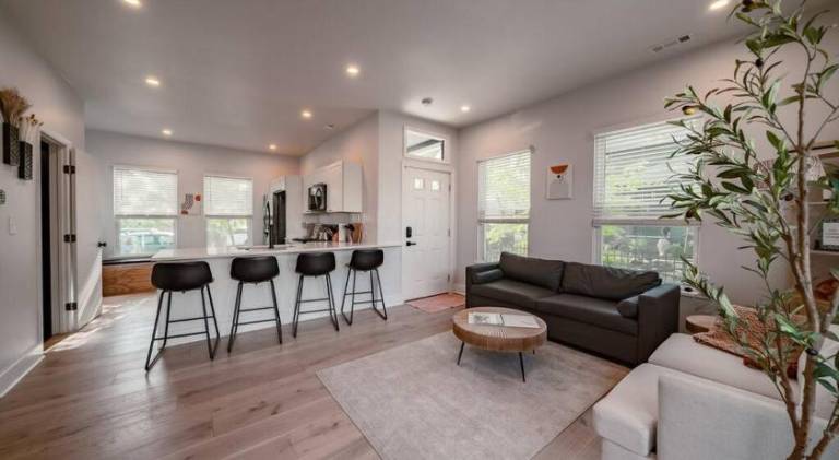 Vacation home with jacuzzi — photo 4