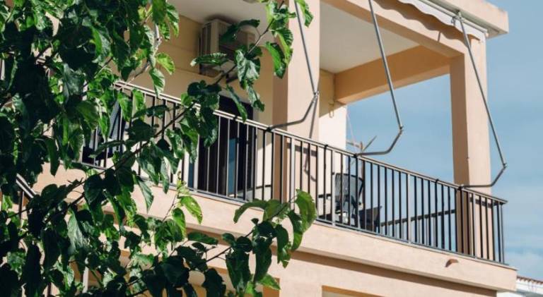 Holiday apartment with patio & garden — photo 4