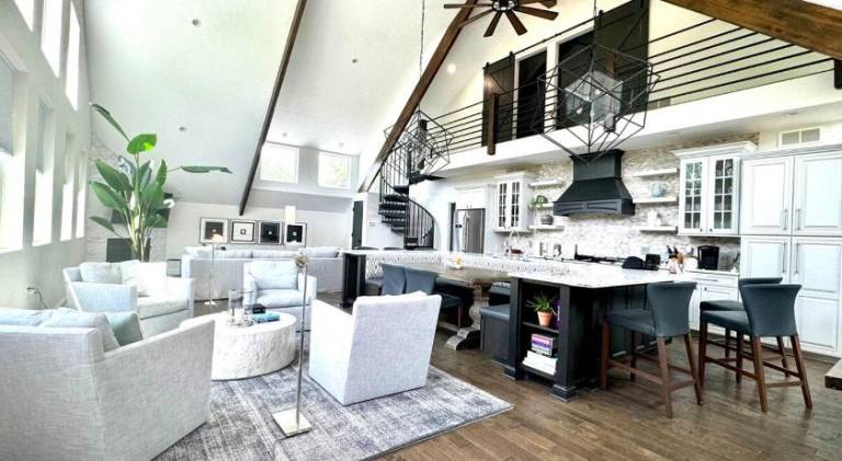Pleasant vacation home with pool | Pets allowed — photo 2