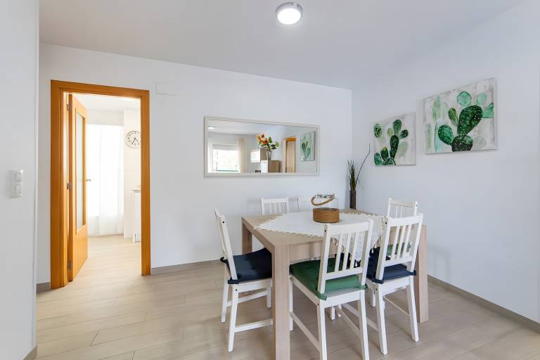 Apartment 'Calma Mar' with Shared Pool, Wi-Fi and Air Conditioning — photo 4