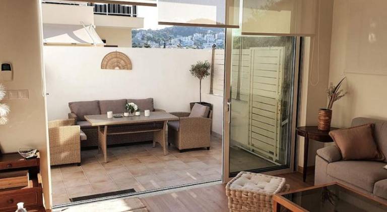 Family & Friends 4-Bedroom beach break! in Vari-Voula-Vouliagmeni