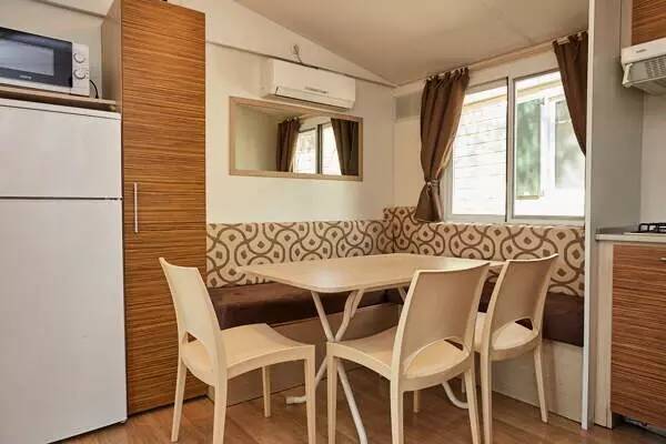 Mobile home with pool, yard & barbeque | Pets are welcome — photo 3