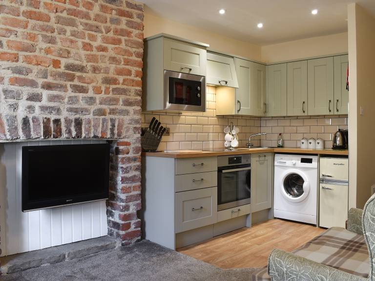 Child-friendly lovely cottage | River view | Next to the beach | Pets are welcome in Whitby
