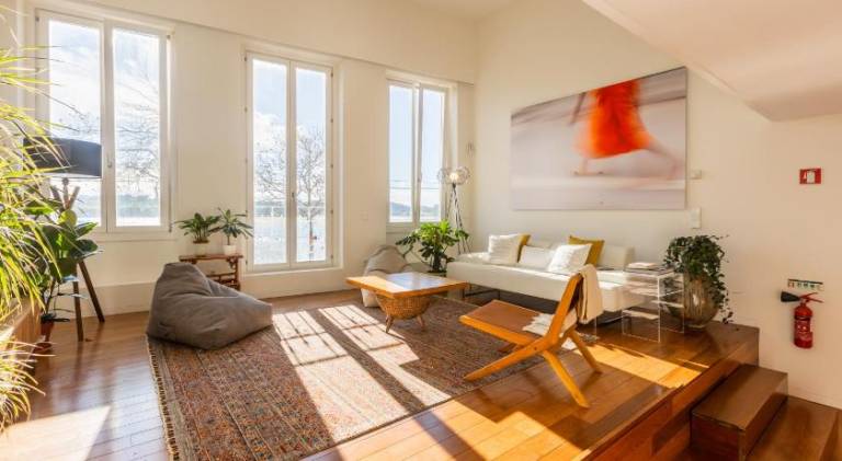 Fully equipped vacation home with patio & jacuzzi | Next to the beach | Good for workation | Pet-friendly in Porto