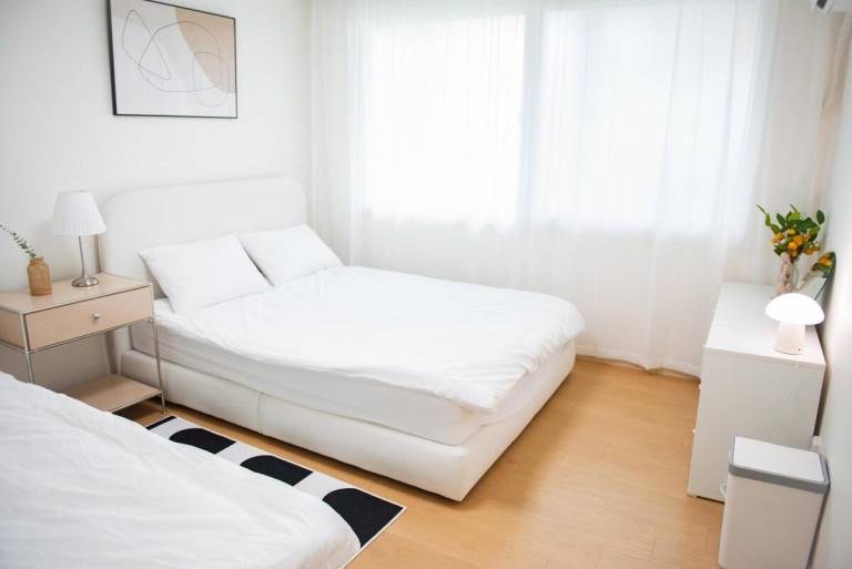 New open sale Haebangchon stay Itaewon Myeongdong — photo 2
