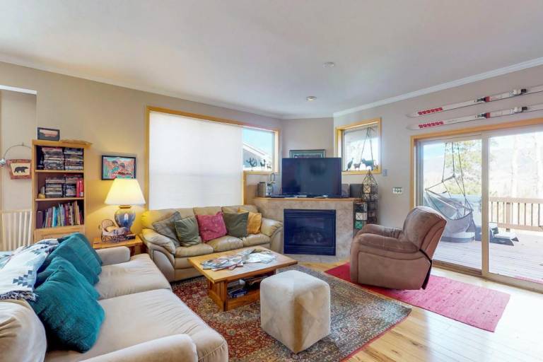Fully equipped vacation home with jacuzzi & fast internet | Mountain view | Pets allowed — photo 3