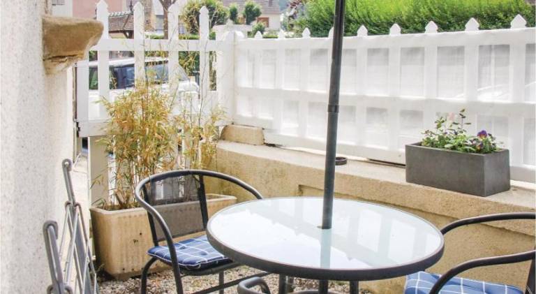 Holiday apartment with patio — photo 5