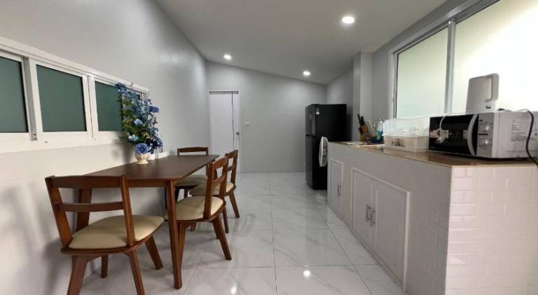 Villa with patio, barbecue & yard — photo 3