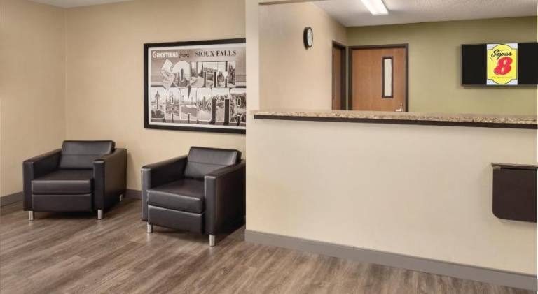 Super 8 By Wyndham Sioux Falls — photo 3