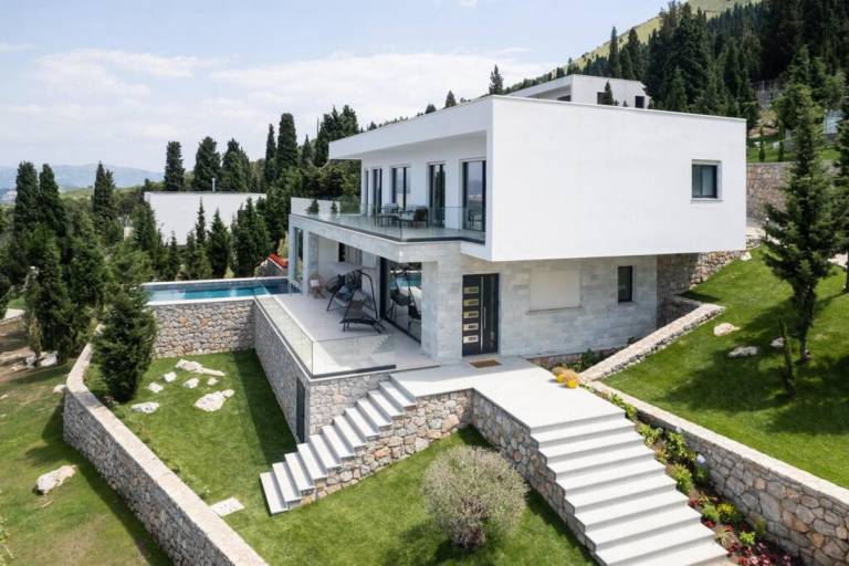 Child-friendly lovely villa with private pool, patio & yard | City view | Close to the beach | Dogs allowed — photo 4