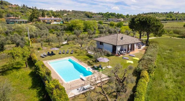 Villa with pool & hot tub | Pets allowed in Affi