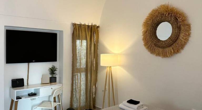 Apartment with patio — photo 2