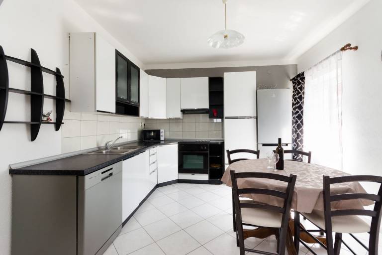 Fully equipped apartment with terrace & barbeque | Sea view | Beach nearby | Dogs allowed — photo 3
