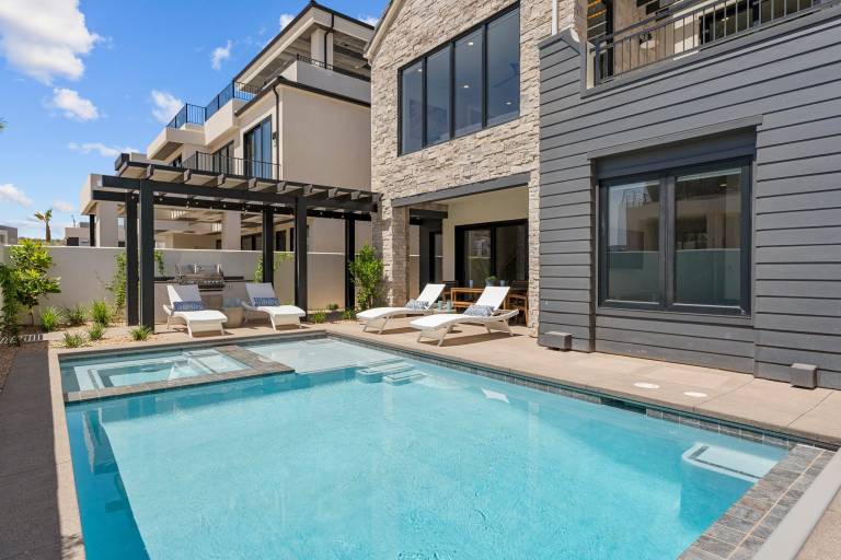 House with jacuzzi, BBQ & private pool — photo 3