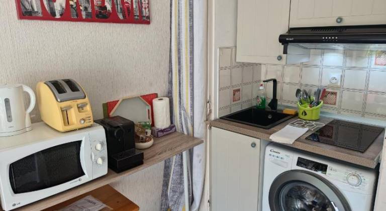 Apartment with terrace | Close to Russian Orthodox Cathedral | Pets are welcome — photo 2