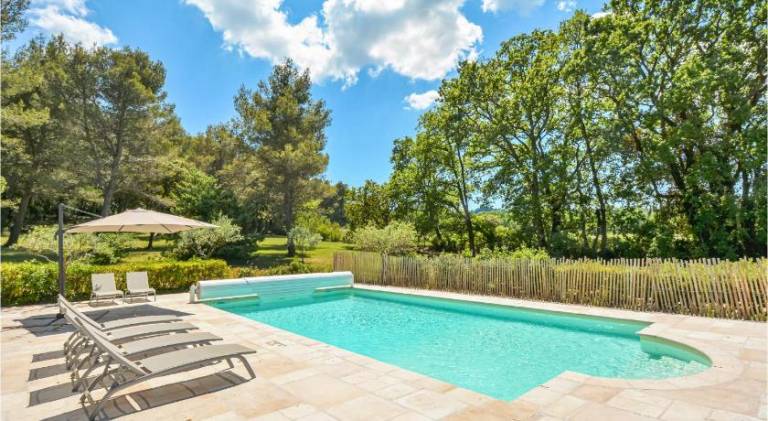House with private pool, patio & barbeque — photo 5