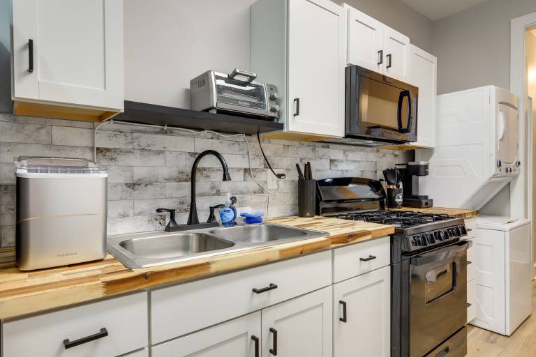 Pet-Friendly ATL Hub - 9 Mi to Downtown — photo 2