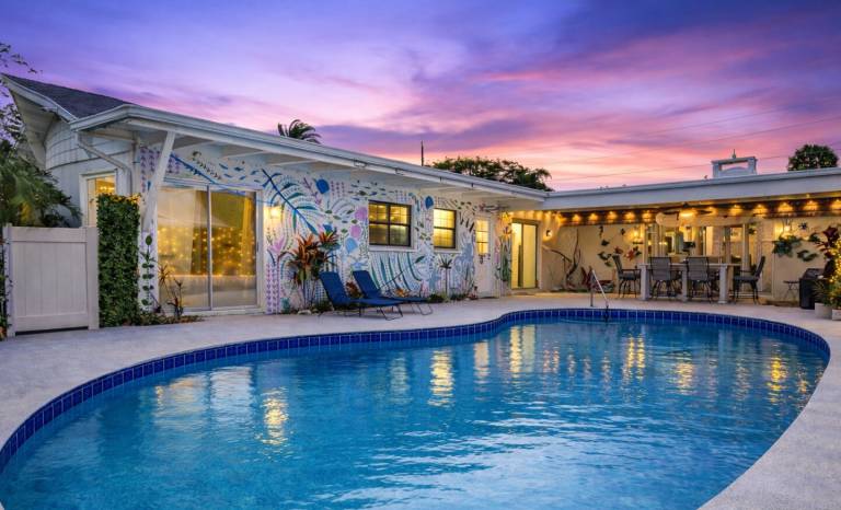 House with terrace, grill & private pool in Daytona Beach Shores, FL