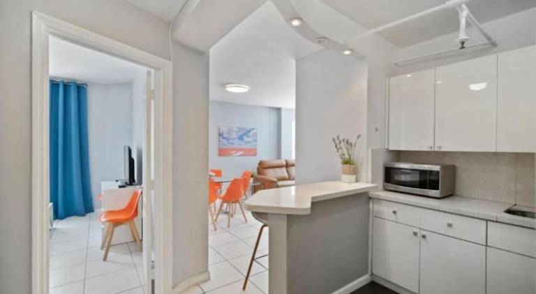 South Beach Luxury, 2 Bedroom, Across from Beach — photo 5