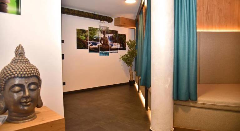 Rental apartment with jacuzzi, terrace & private pool — photo 4