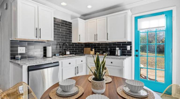 Charming vacation home | Pets allowed — photo 4