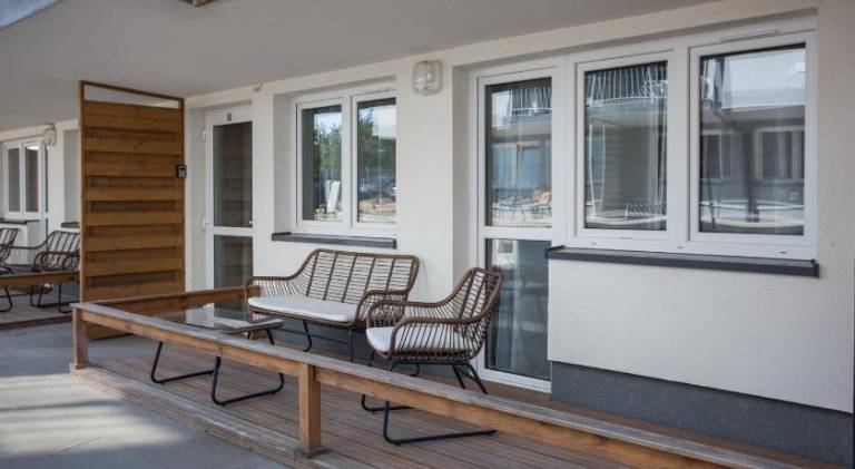 Rental apartment with patio & yard — photo 5