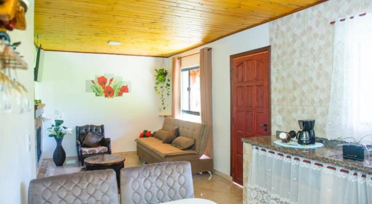 Chalet with jacuzzi & yard — photo 4