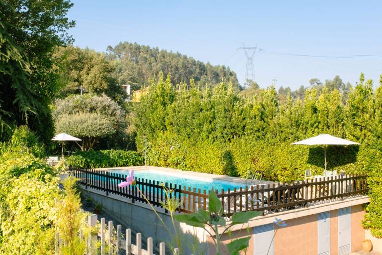 Beautiful vacation home with BBQ, pool & patio | Garden view | Dogs allowed in Braga