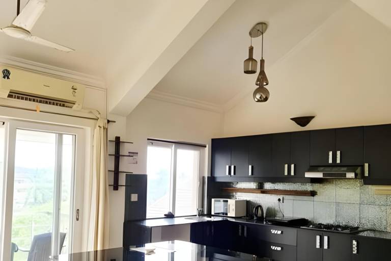 Ample apartment with pool & yard | Good for workation | Pets allowed — photo 4