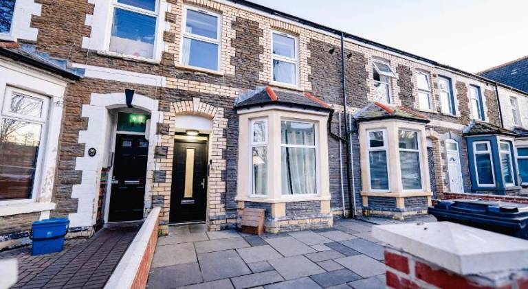 Cosy 2BR Flat Steps from Cardiff Pubs & Town — photo 2