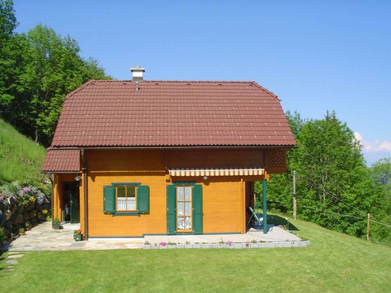 Vacation home with patio, garden & barbeque — photo 2