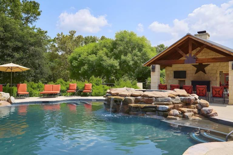 Fredericksburg Inn and Suites — photo 4