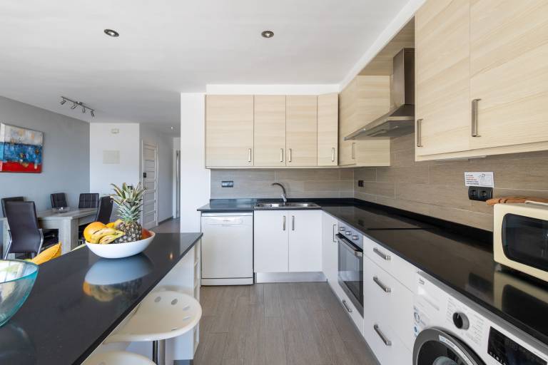 Fully equipped apartment with patio & fast internet | Sea view | Close to the beach | Pets are welcome — photo 5