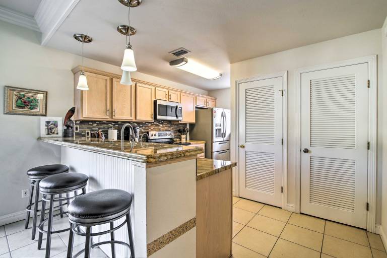 South Padre Island Condo w/ Pool Access & Balcony! — photo 2