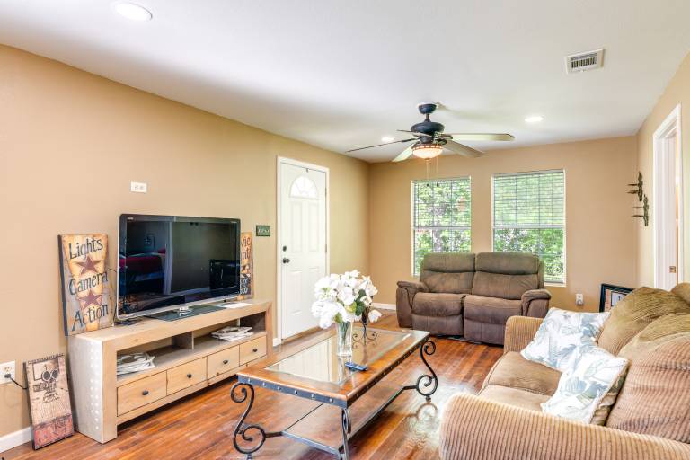 Pet-Friendly Victoria Home - Kayak, Fish & Golf! in Victoria, TX