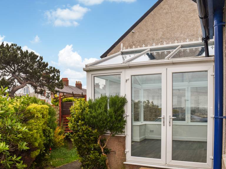Children-friendly cottage with garden | River view | Pets are welcome in Conwy