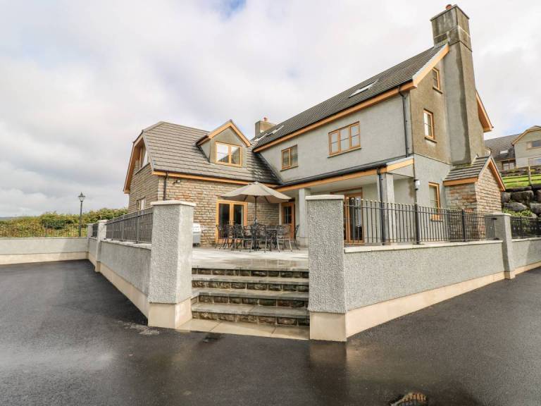 Cottage with garden in Carmarthen