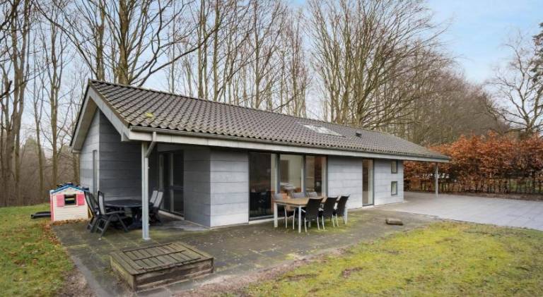 Vacation home with jacuzzi in Middelfart