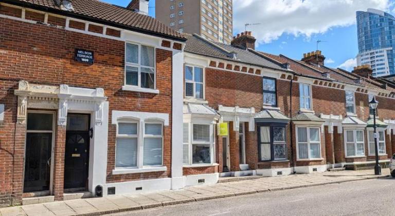 House with 5 rooms for 8 persons in Portsmouth