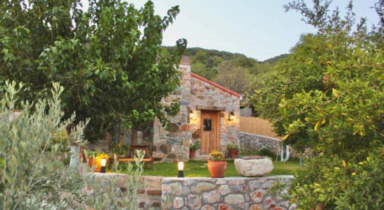 Fully equipped vacation home with barbeque, yard & terrace | Perfect for remote work | Dogs allowed in Datça