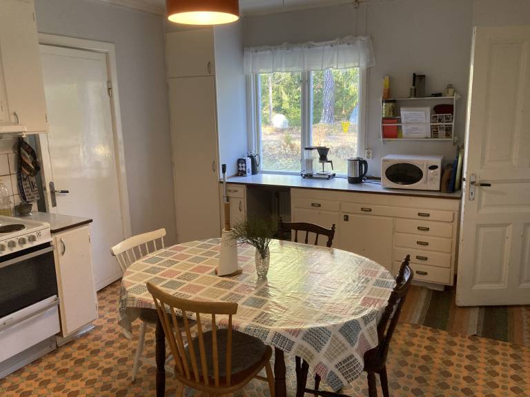 Pleasant vacation home with yard & grill | Pets are welcome — photo 3