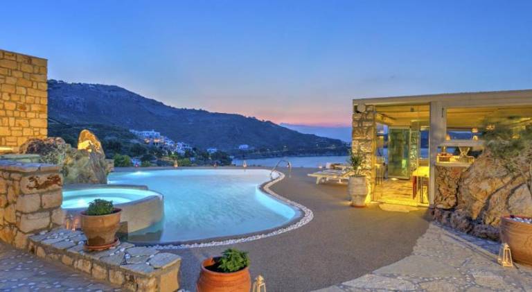 Charming villa with yard, terrace & pool | Pet-friendly — photo 4