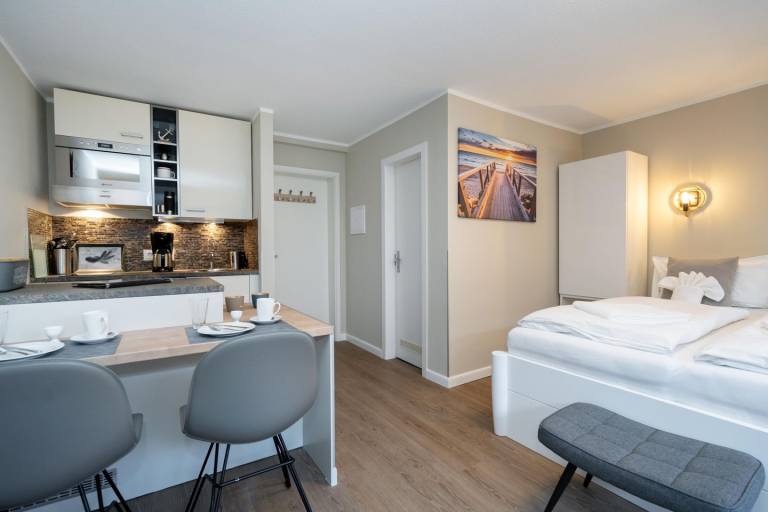 Modernes 1-Zimmer App. mit Terrasse, PKW-Stellplatz, WLAN. Haustiere erlaubt. in Sylt