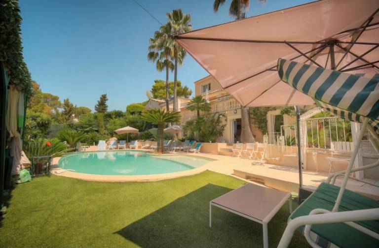 Children-friendly villa with barbecue, jacuzzi & private pool | Nature view | Pet-friendly in Antibes
