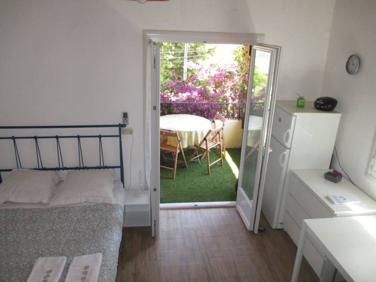 Holiday apartment with patio & grill — photo 4