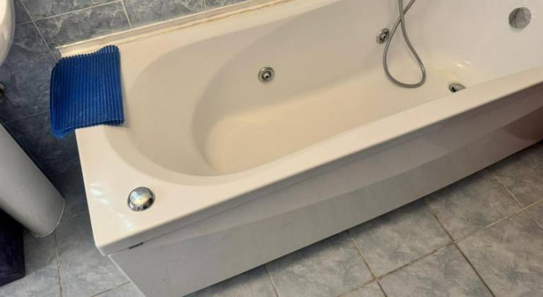 Holiday apartment with patio & hot tub — photo 5