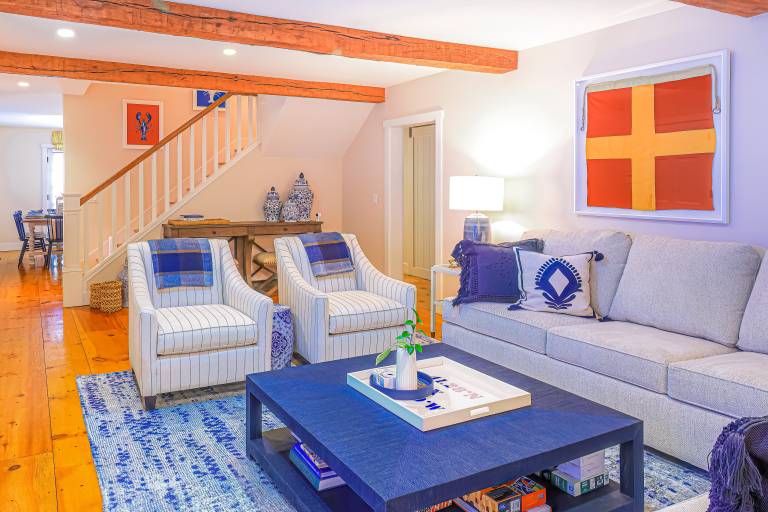 Close to Dtwn Nantucket! Group Getaway w/ Patio — photo 2